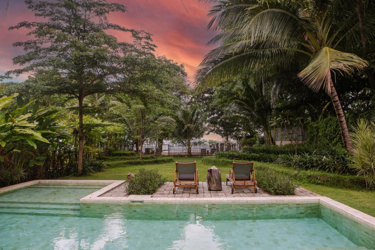 บีช วิลลา ลมบก Villa Tanjung  ภายนอก รูปภาพ